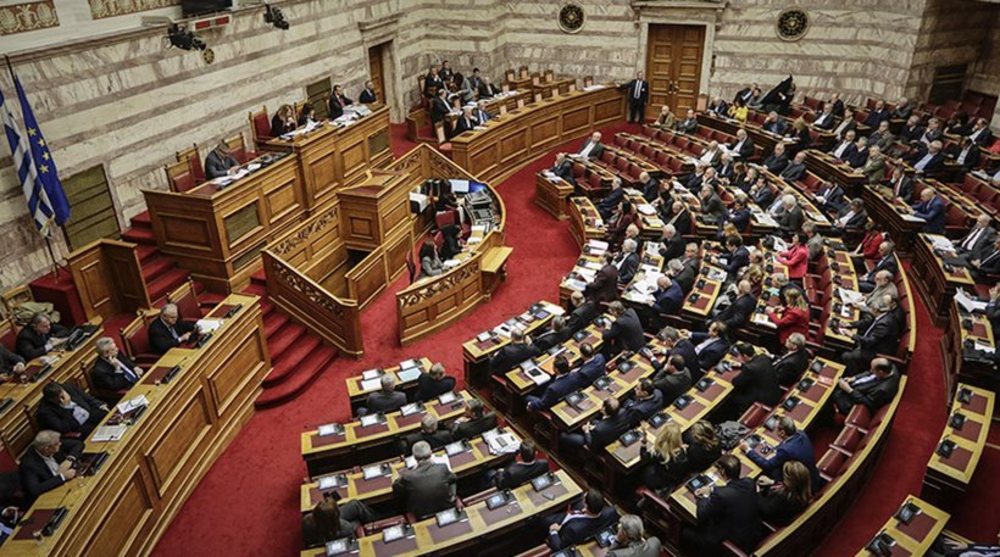 Ο Τσίπρας μετατρέπει την Βουλή σε καρναβάλι
