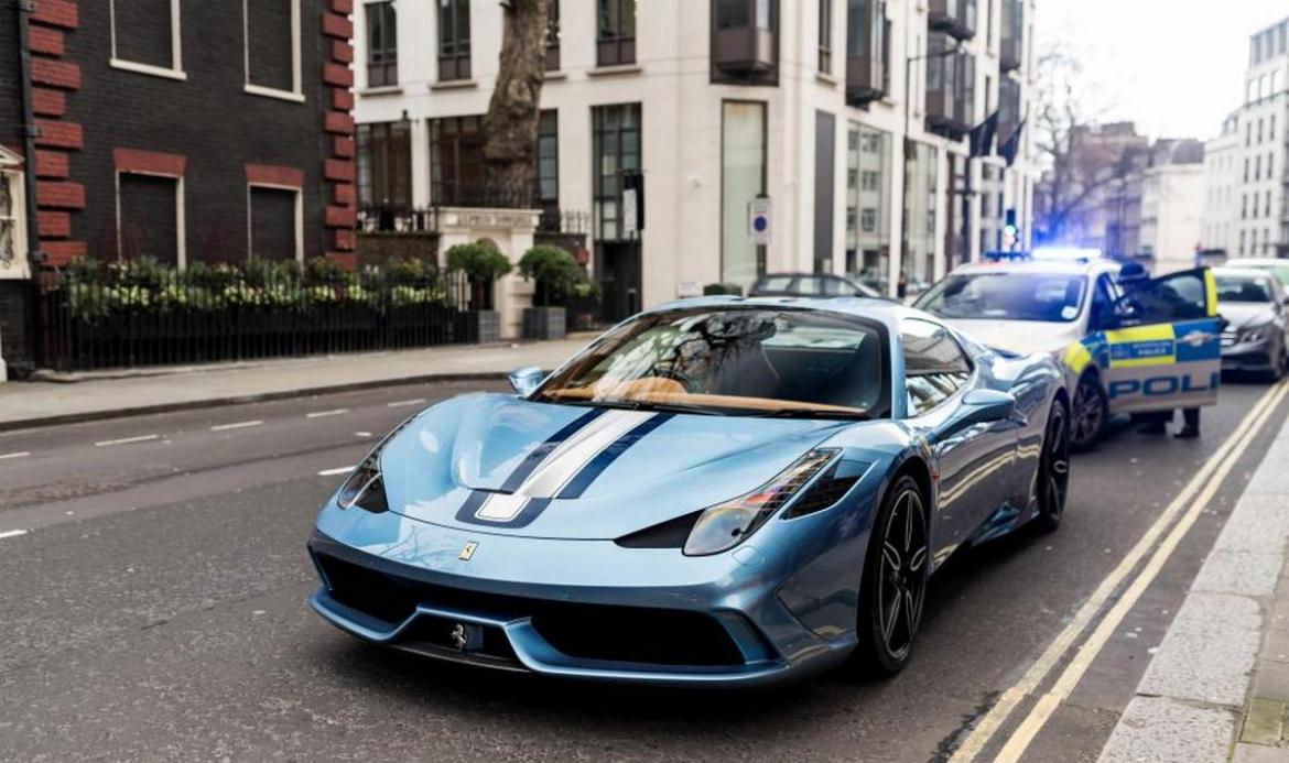 Αγόρασε μια από τις ακριβότερες Ferrari και την άφησε ανασφάλιστη (Βίντεο)