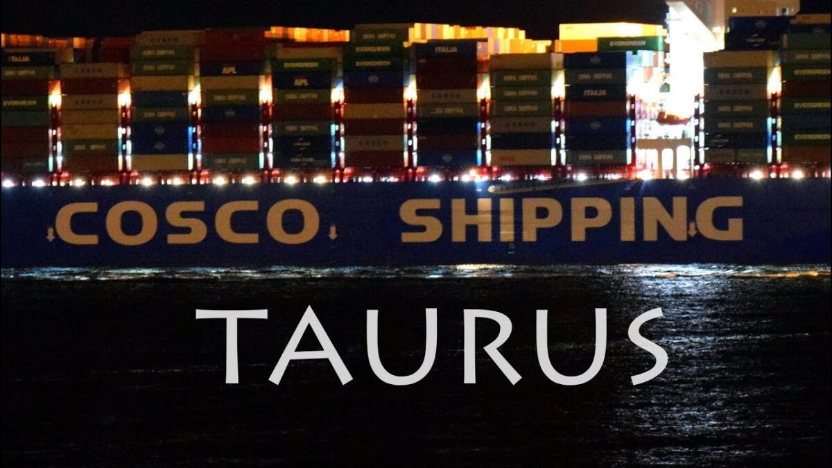 Πλοίο-θηρίο για να φύγει από τον Πειραιά έκανε 1.610 κινήσεις (Βίντεο)