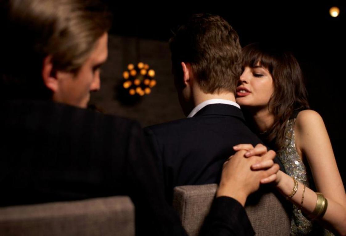 Αυτά τα επαγγέλματα κάνουν οι γυναίκες που απατούν πιο συχνά