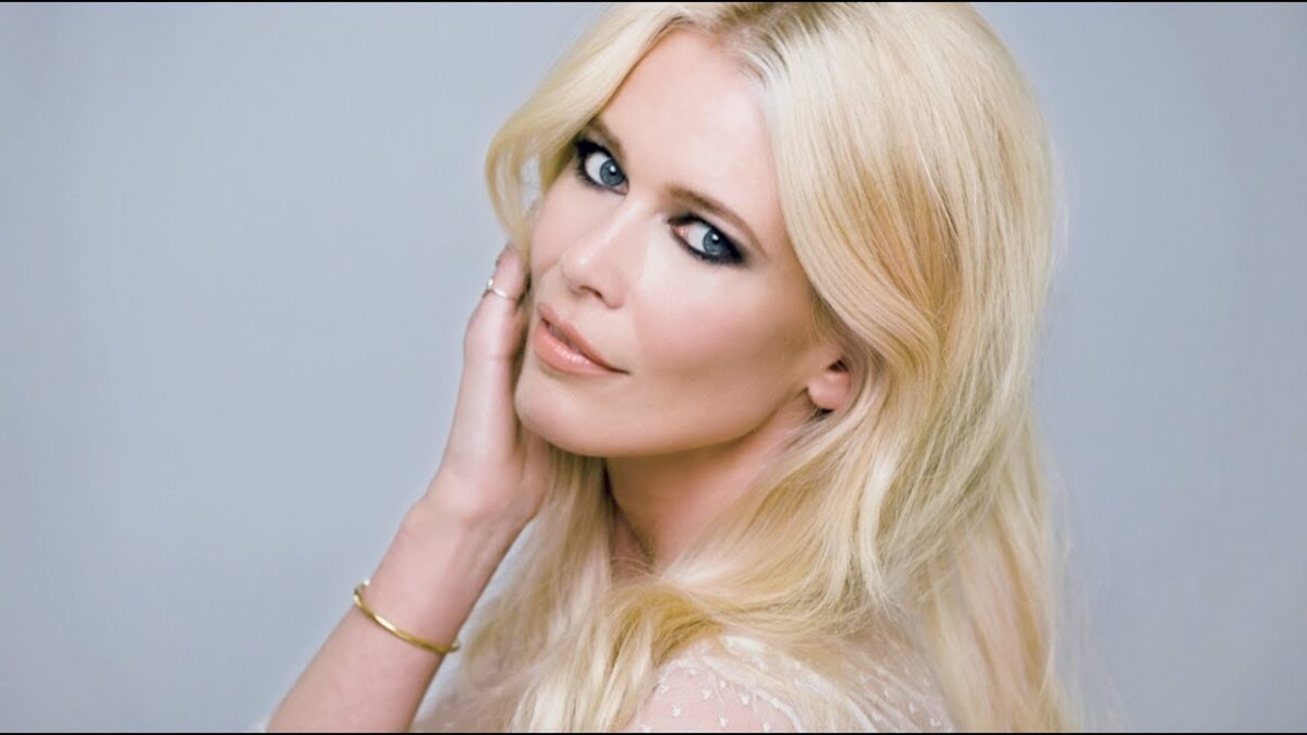 Claudia Schiffer | Η εκπληκτική τσάντα της για όλες τις ώρες τις ημέρας