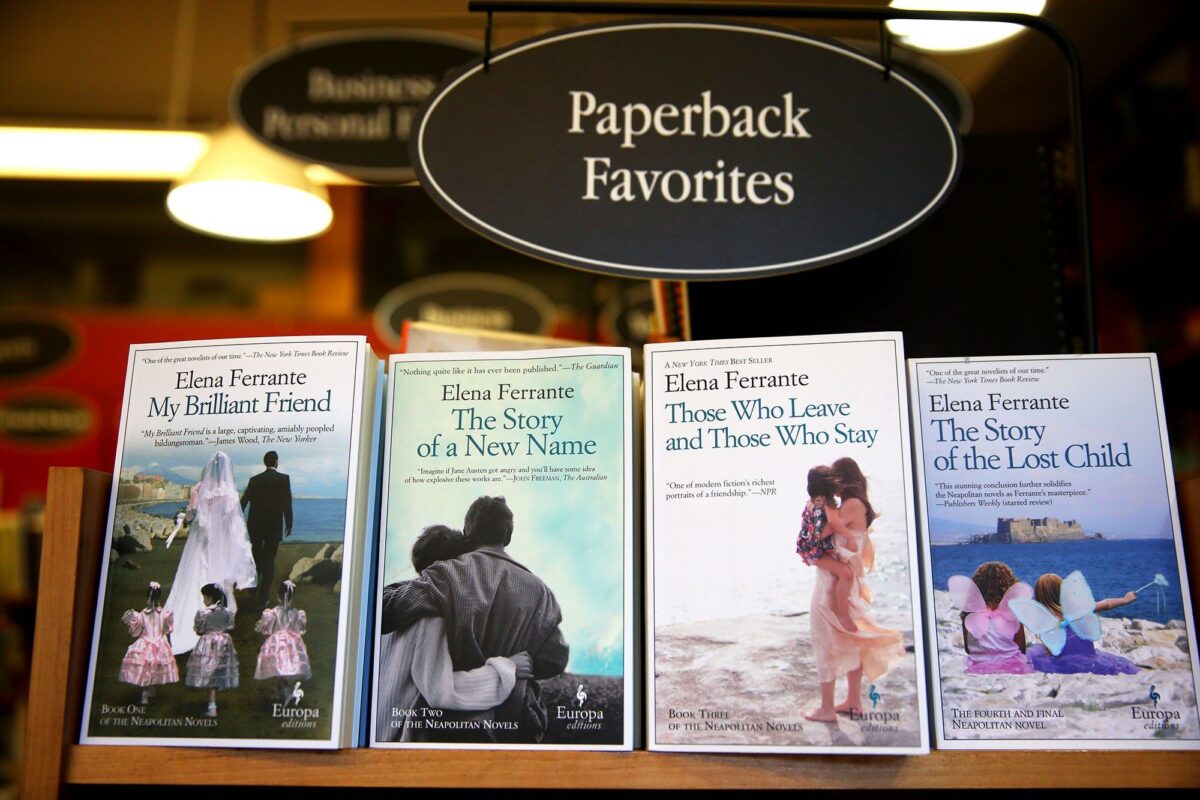 Ποια είναι η συγγραφέας – φάντασμα Elena Ferrante, που γίνεται τηλεοπτική σειρά