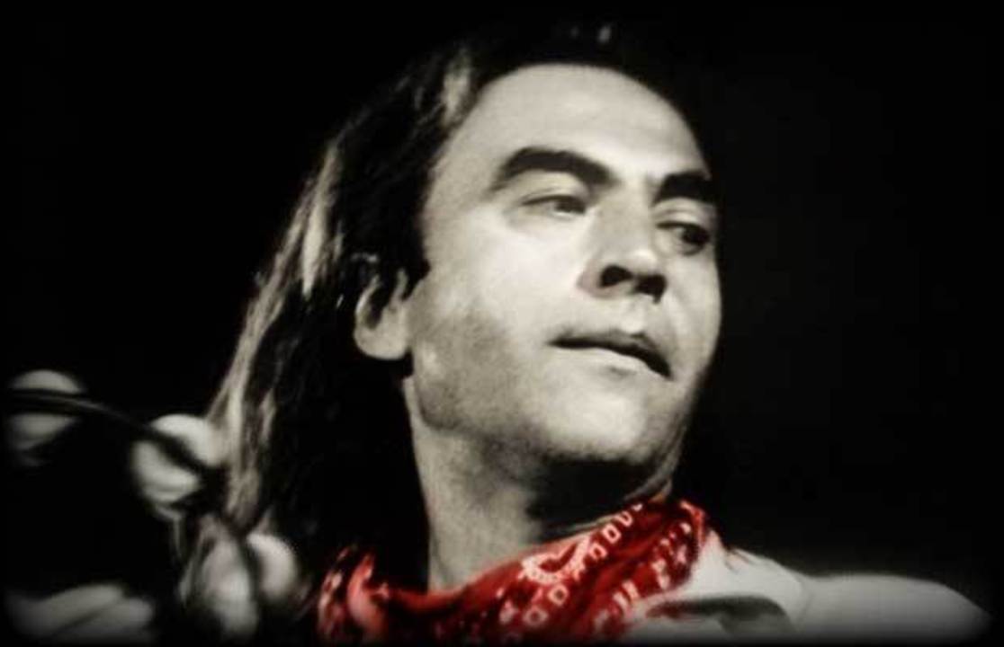 Αύγουστος του Νίκου Παπάζογλου | Σ` αγαπάω μα δεν έχω μιλιά να στο πω κι αυτό είναι ένας καημός αβάσταχτος…