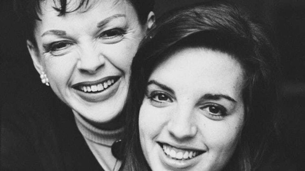 Judy Garland & Liza Minnelli | H  καταστροφική σχέση μάνας & κόρης, πίσω από μια αστραφτερή καριέρα...