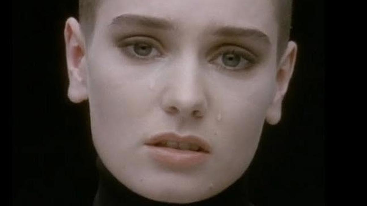 Nothing Compares 2U | Η αληθινή ιστορία του υπέροχου τραγουδιού που έγραψε ο Prince κι απογείωσε η Sinead O’Connor