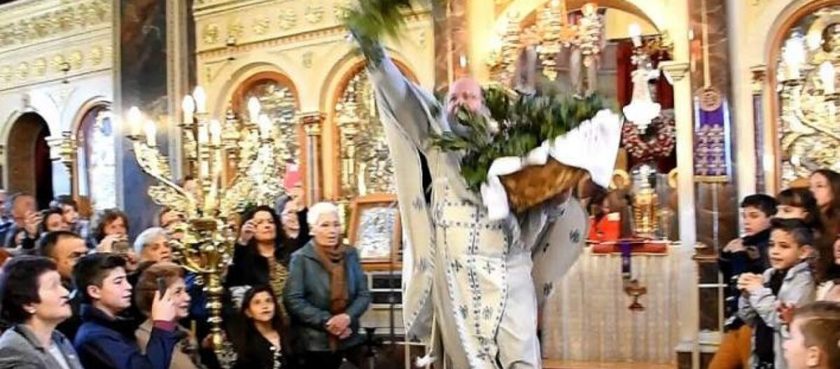 Η πρώτη Ανάσταση του… ιπτάμενου ιερέα! (Βίντεο)