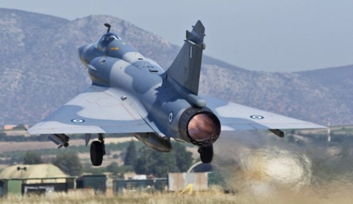 Ντοκουμέντο με το μοιραίο Mirage 2000-5 λίγο πριν τη συντριβή – Η κάμερα κατέγραψε τη βουτιά θανάτου (Βίντεο)