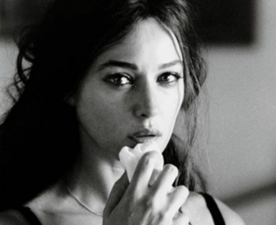 Aγάπη είναι να ραγίζω όταν εσύ θα νιώθεις πόνο κι όταν με βλέπεις να ματώνω να κλαις με αναφιλητά.