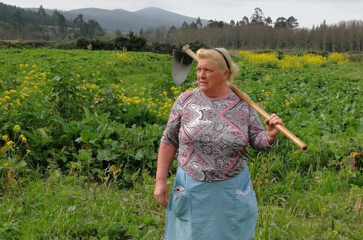 Η 64χρονη αγρότισσα που έγινε διάσημη επειδή είναι φτυστή… ο Τραμπ