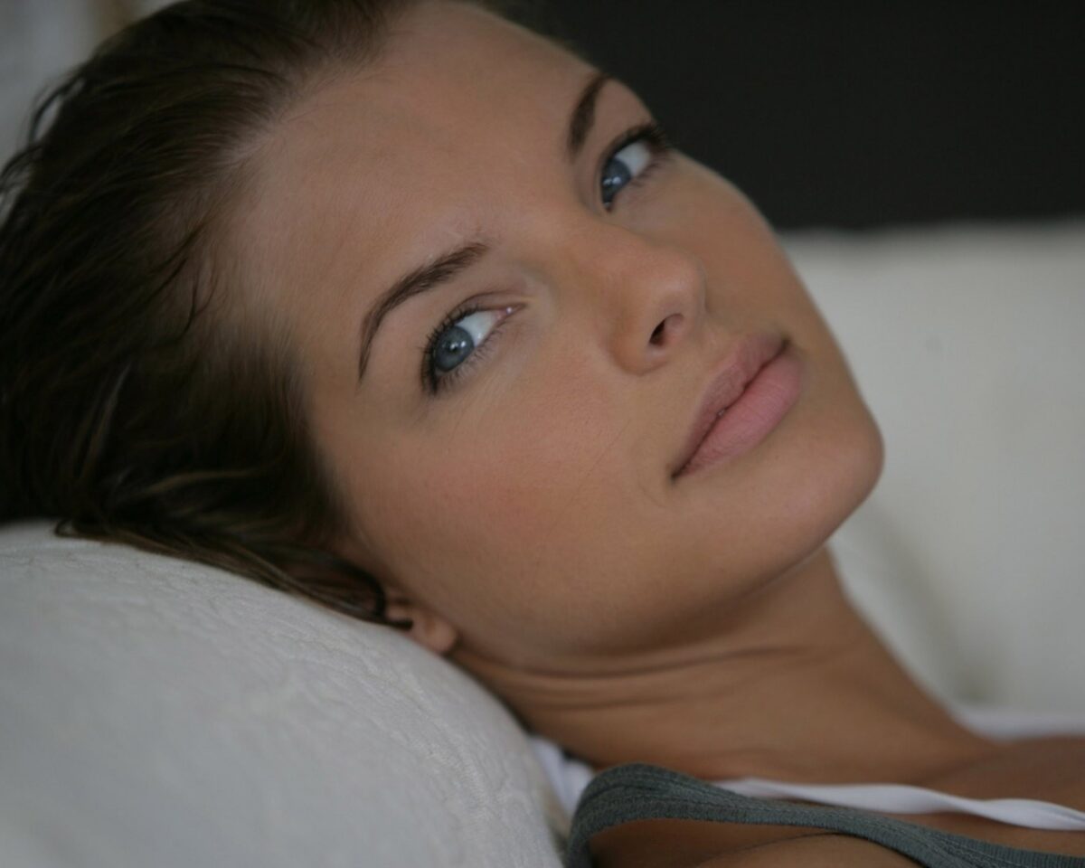 John Milton | Μία γλώσσα είναι αρκετή για τη γυναίκα.