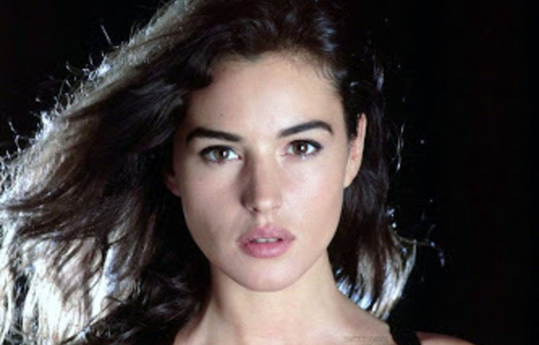 Ο 1ος κανόνας σαγήνης μιας γοητευτικής γυναίκας που δεν αφήνει κανέναν άνδρα ασυγκίνητο... (Μέρος Πρώτο)