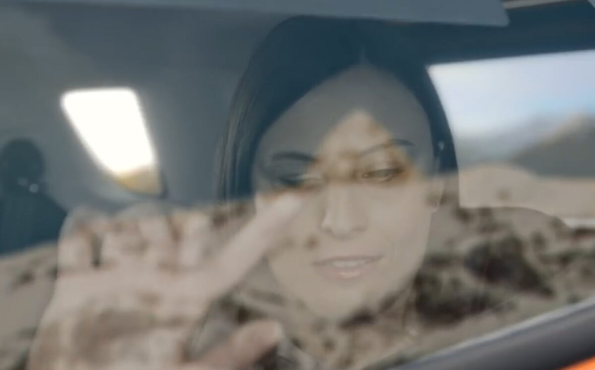 Το έξυπνο παράθυρο της Ford δείχνει τη θέα σε τυφλούς επιβάτες! (video)