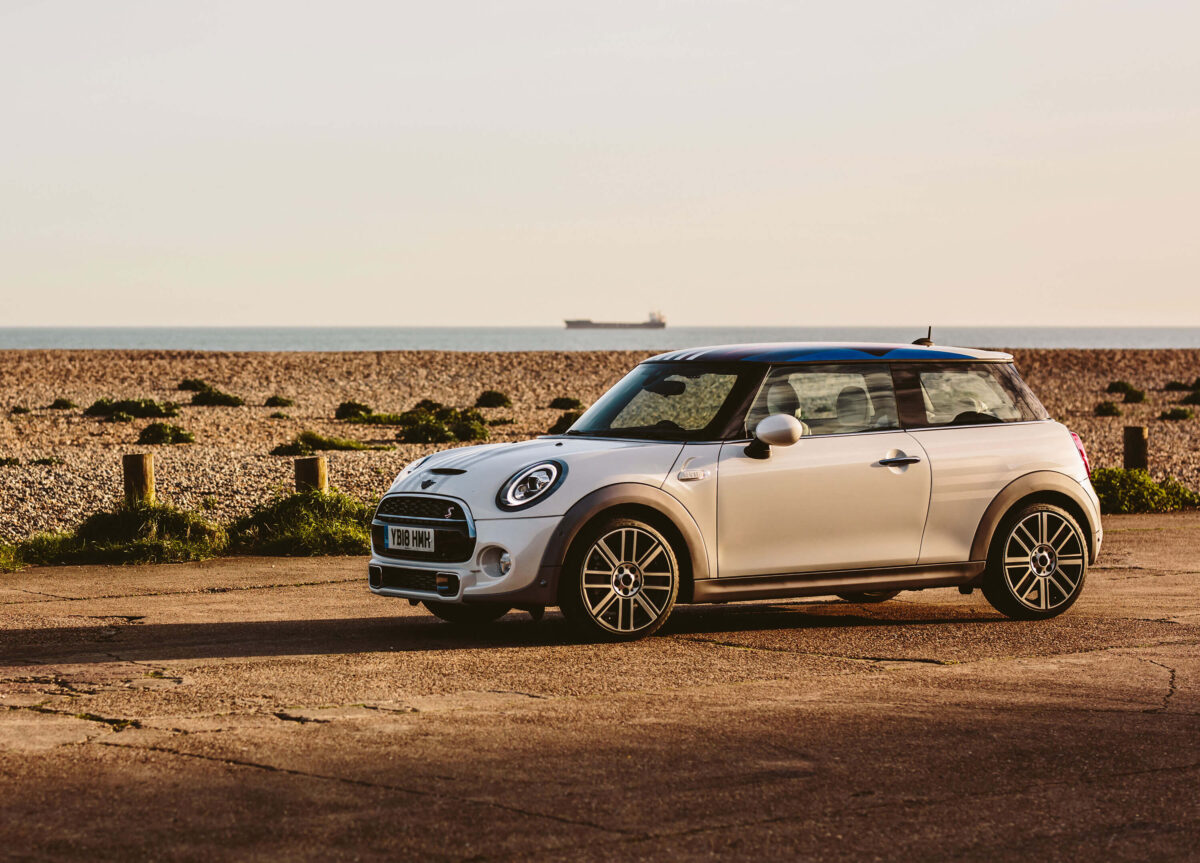 Αυτό είναι το συλλεκτικό MINI για τον βασιλικό γάμο της χρονιάς! (photos)