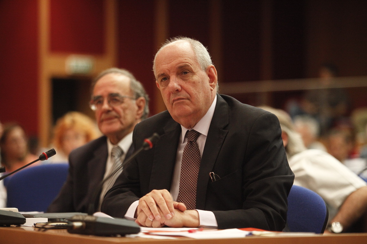 Διπλωματία α λα Τέρενς Κουίκ: «Είμαι οπαδός της Μάντσεστερ Γιουνάιτεντ»