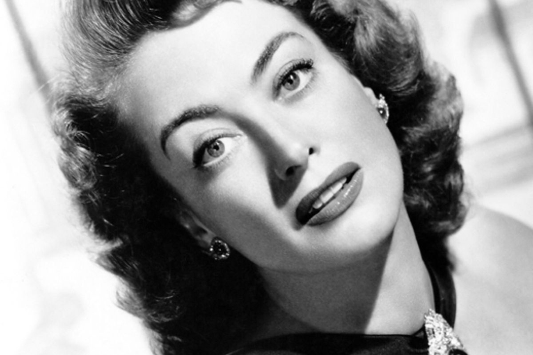 Joan Crawford | Η αγάπη είναι μια φωτιά, όμως ποτέ δεν ξέρεις, αν θα ζεστάνει τη καρδιά σου ή θα σου κάψει το σπίτι.