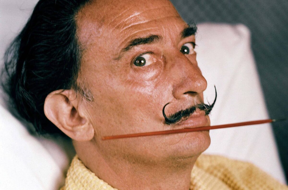 Salvador Dali |Η τέλεια γυναίκα είναι αλαζονική αλλά όχι υπερβολικά ωραία. Πρέπει να είναι σκλάβα των ρούχων της και των κοσμημάτων της.