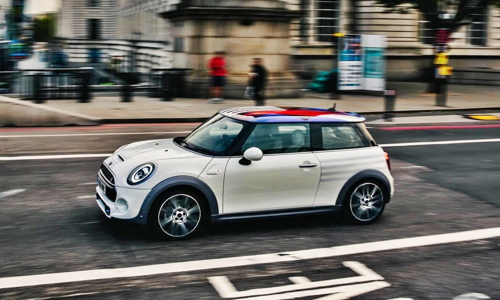 Ένα Μίνι για το γάμο του Πρίγκιπα