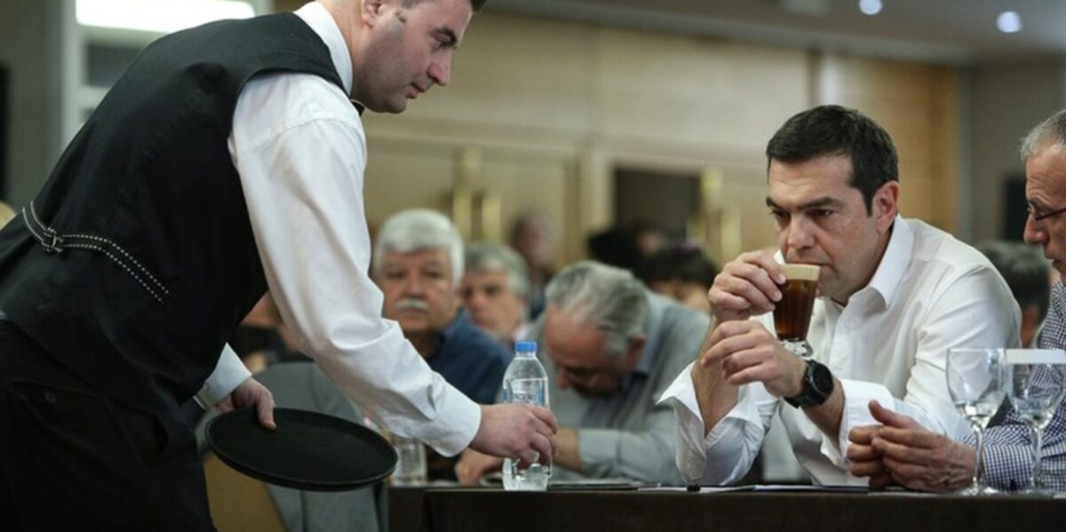 Απόλαυσε φρέντο εσπρέσσο χωρίς καλαμάκι