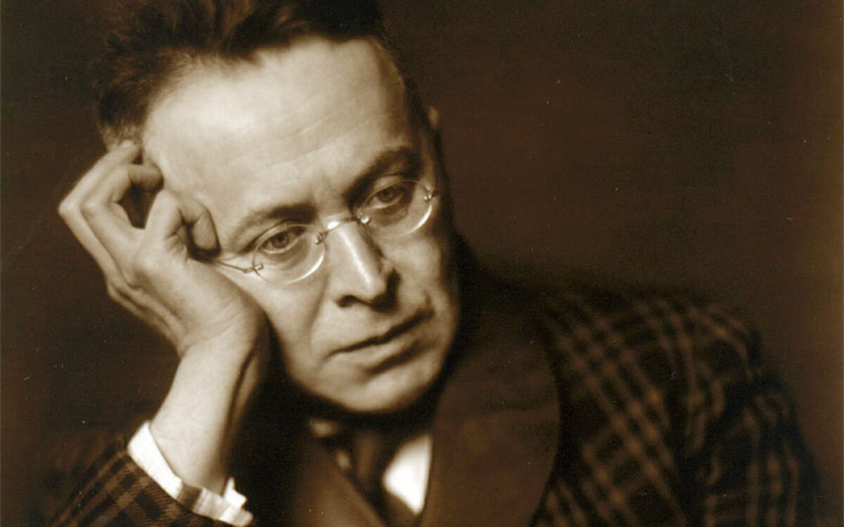 Karl Kraus | Δεν υπάρχει πιο δυστυχισμένο πλάσμα στον κόσμο από το φετιχιστή που ποθεί ένα γυναικείο γοβάκι, αλλά είναι αναγκασμένος να πάρει ολόκληρη τη γυναίκα