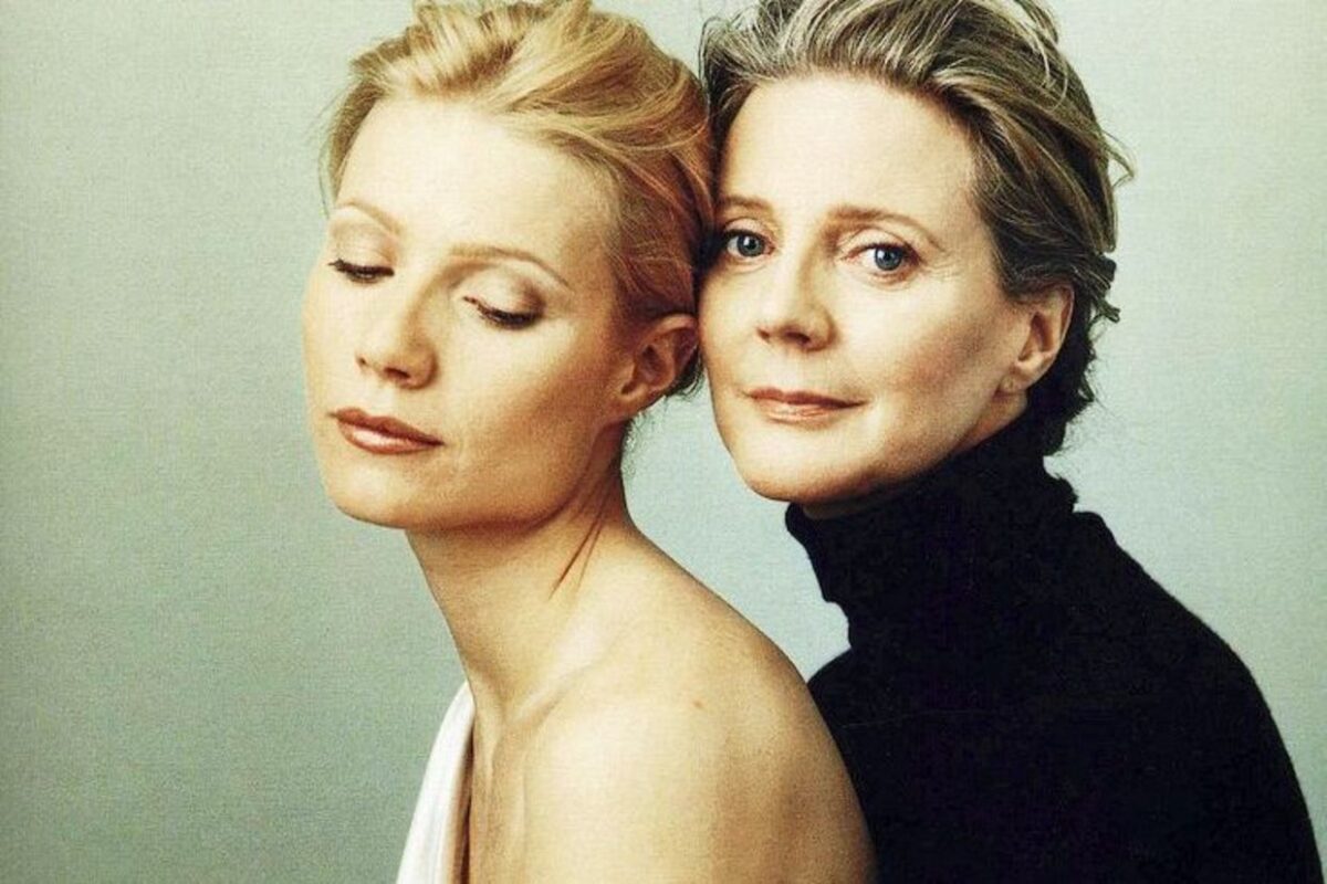 Πάω πίσω λοιπόν στη μαμά μου, στην κάμαρά μου την παιδική, μήπως βρω το χρυσό πρίγκηπά μου που τον εψάχνω εδώ και μια ζωή.