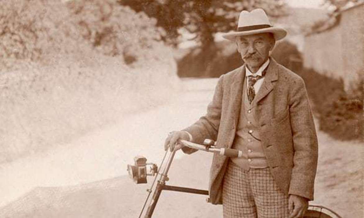 Thomas Hardy | Ένας ερωτευμένος χωρίς αδιακρισία δεν είναι καθόλου ερωτευμένος.