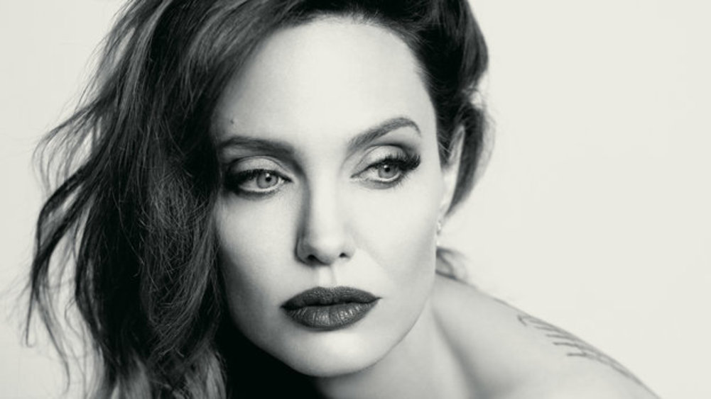 Angelina Jolie | Kαλύτερα να μην έχεις κανέναν στη ζωή σου από το να έχεις κάποιον που είτε είναι ο `μισός` μαζί σου, είτε δε θέλει να είναι