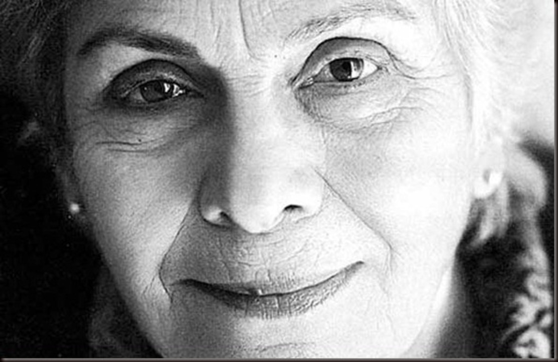 Κική Δημουλά  | Σου είπα, Λύγισα. Κι είπες, μη θλίβεσαι. Απογοητεύσου ήσυχα.