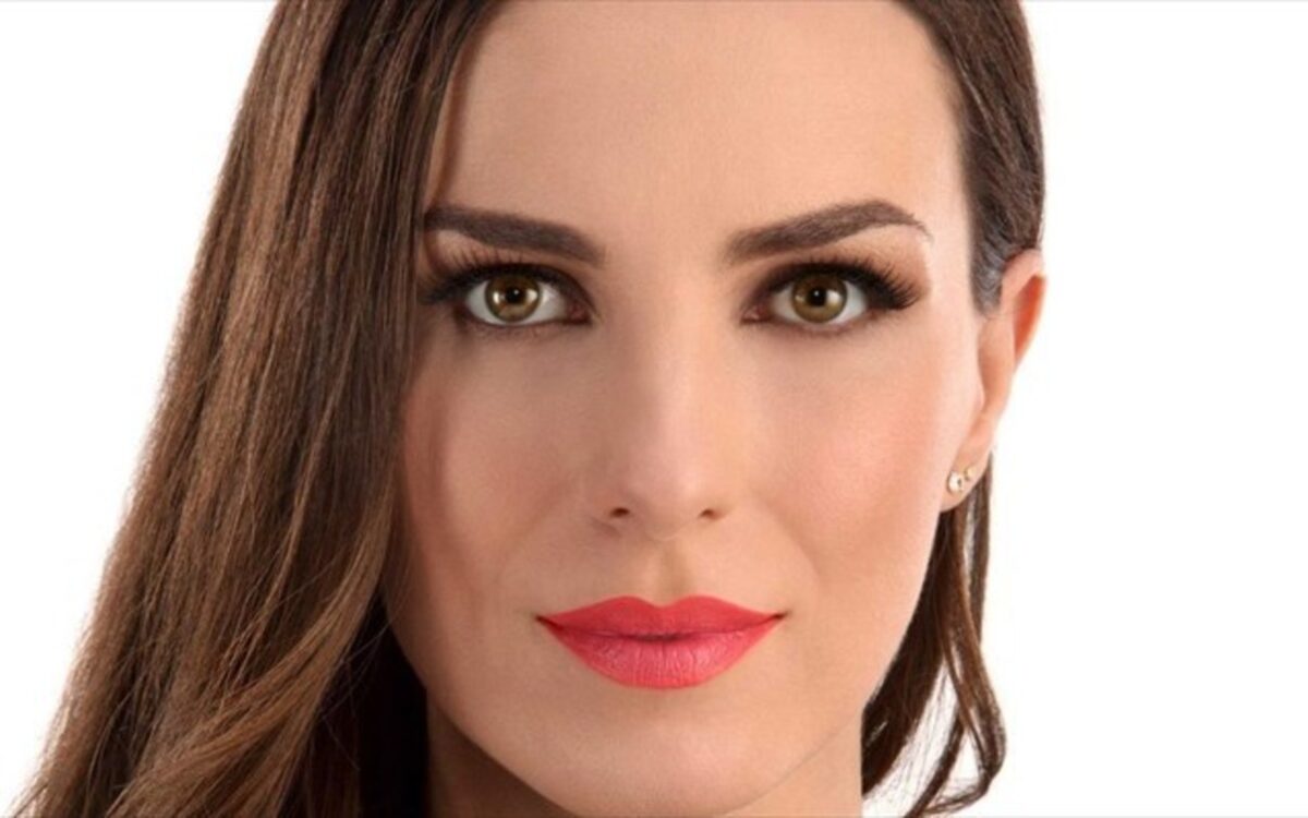 Φωτεινή Δάρρα | Δεν μετανιώνω για ό,τι αγάπησα, ούτε για τις φορές που πόνεσα…