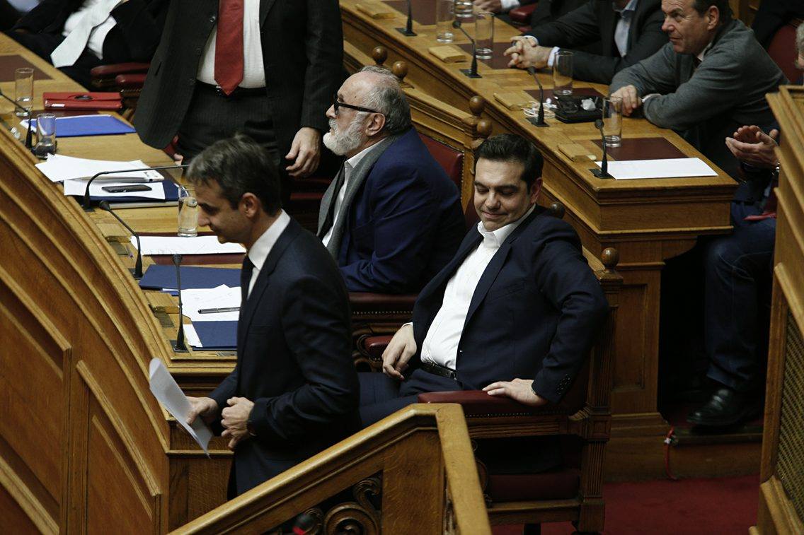 Εκτός ορίων σύγκρουση Τσίπρα – Μητσοτάκη στη βουλή με απαράδεκτους προσωπικούς χαρακτηρισμούς