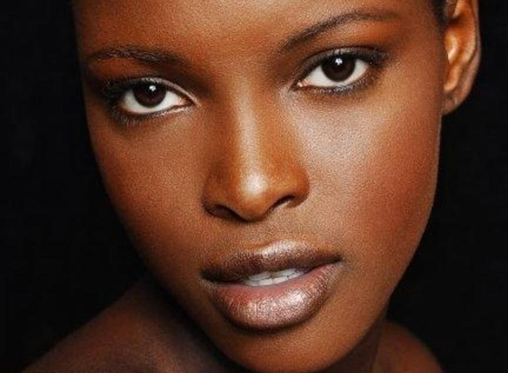 Hanna Sylla | Η καλλονή που από σερβιτόρα έγινε η νέα σταρ της Miu Miu, μέσα σε δύο μέρες!