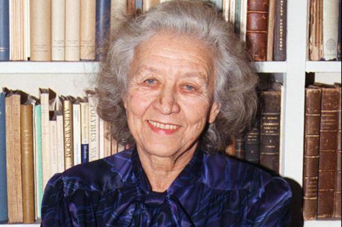 Ζακλίν ντε Ρομιγί | Όλος ο κόσμος πρέπει να μάθει Ελληνικά, γιατί η Ελληνική γλώσσα βοηθάει πρώτα απ` όλα να καταλάβουμε τη δική μας γλώσσα...