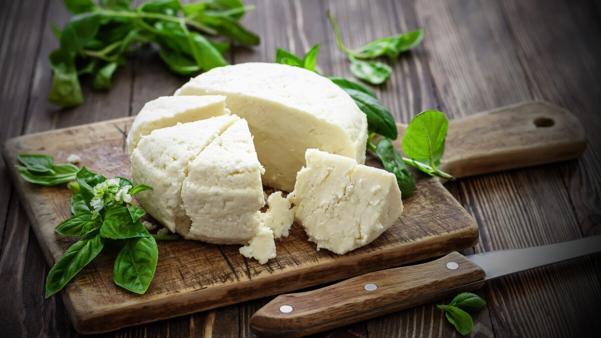 Συνταγή για παραδοσιακή φέτα και μυζήθρα