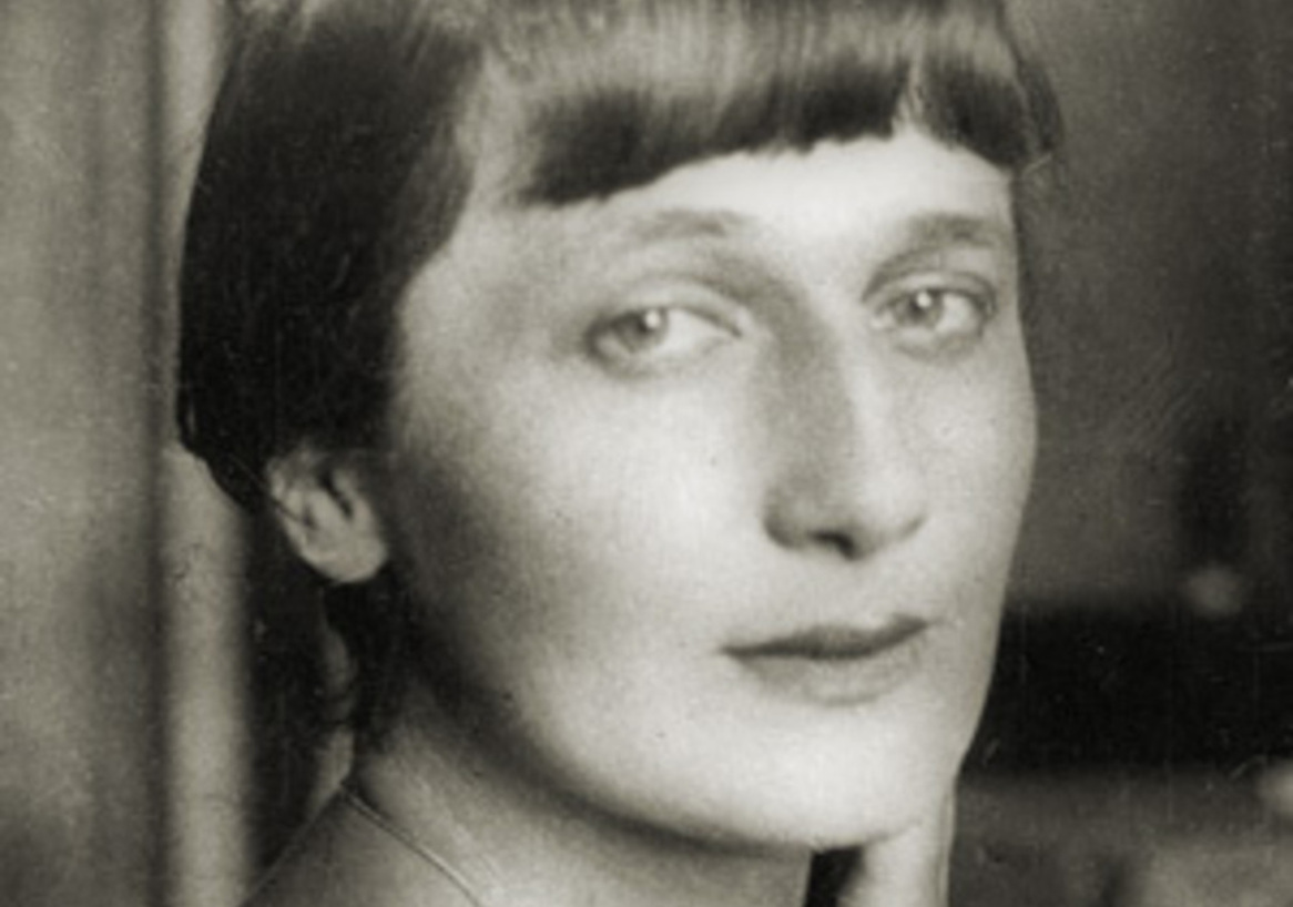 Άννα Αχμάτοβα | Είναι αβάσταχτα οδυνηρό για μια καρδιά ν` αγαπάει σιωπηλά...