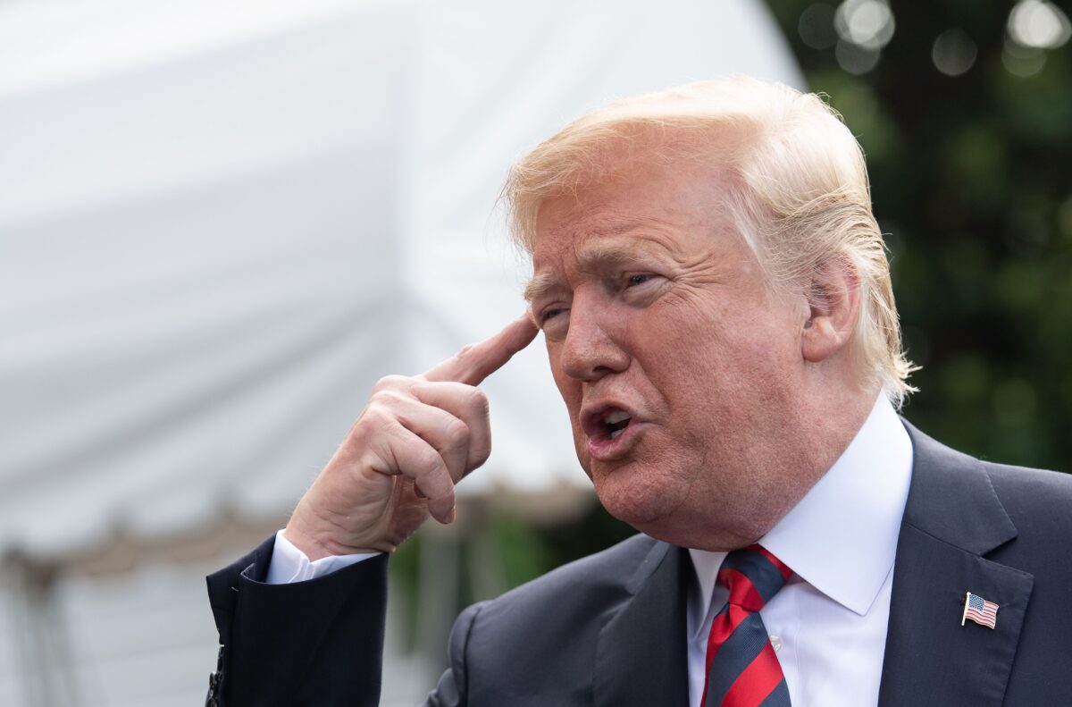 Απίστευτο! Δείτε πόσο χρέωσε ο Τραμπ το αμερικανικό κράτος για να μείνει στο… ξενοδοχείο του!