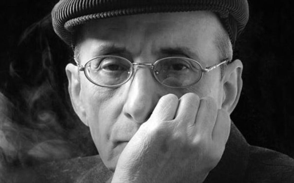 Μάνος Ελευθερίου | Μαλαματένια Λόγια... Ποιός δίνει την αγάπη και τη χάρη...