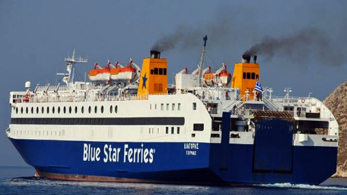 Οι μανούβρες του πλοίου Διαγόρας στο λιμάνι Χίου, από Drone (Βίντεο)