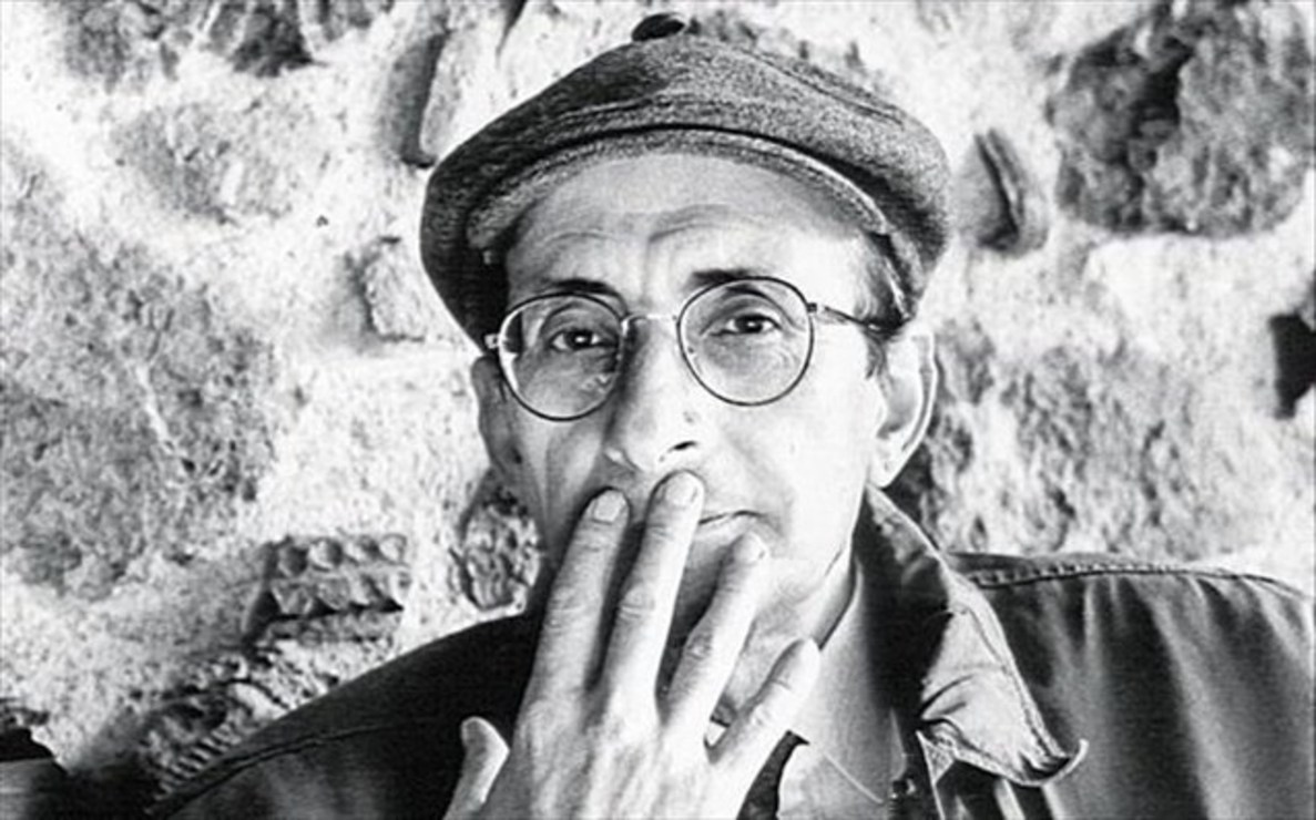 Μάνος Ελευθερίου | Παραπονεμένα λόγια έχουν τα τραγούδια μας γιατί τ’ άδικο το ζούμε μέσα από την κούνια μας...