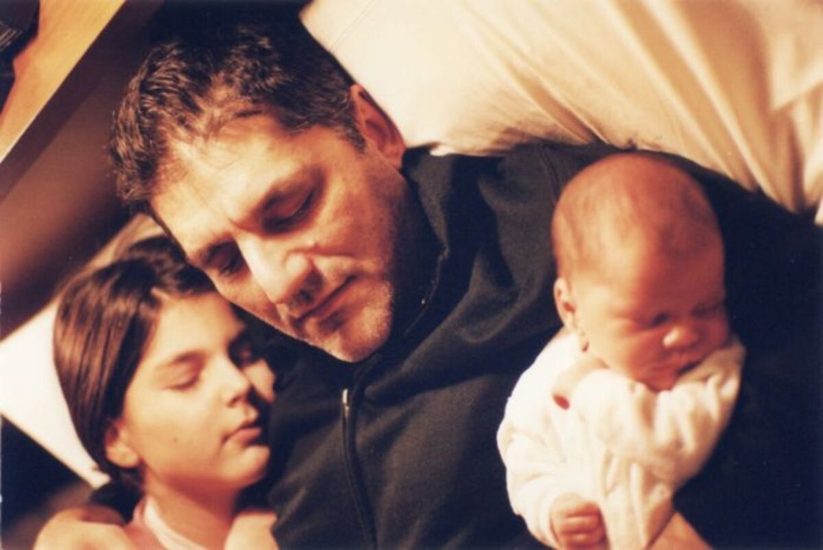 Νίκος Πορτοκάλογλου | Να με προσέχεις, μεχρί να σηκωθώ ξανά… μάτια μου γλυκά να με αντέχεις