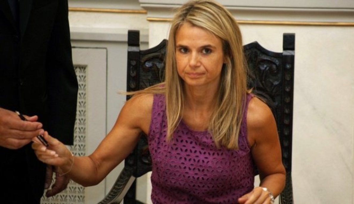 Μιλένα Αποστολάκη | Είναι πράγματι πολύ μικρός ο πρωθυπουργός, όχι σε ηλικία όπως αναφέρει ο υπουργός του, αλλά σε μέγεθος, ήθος και ικανότητες.