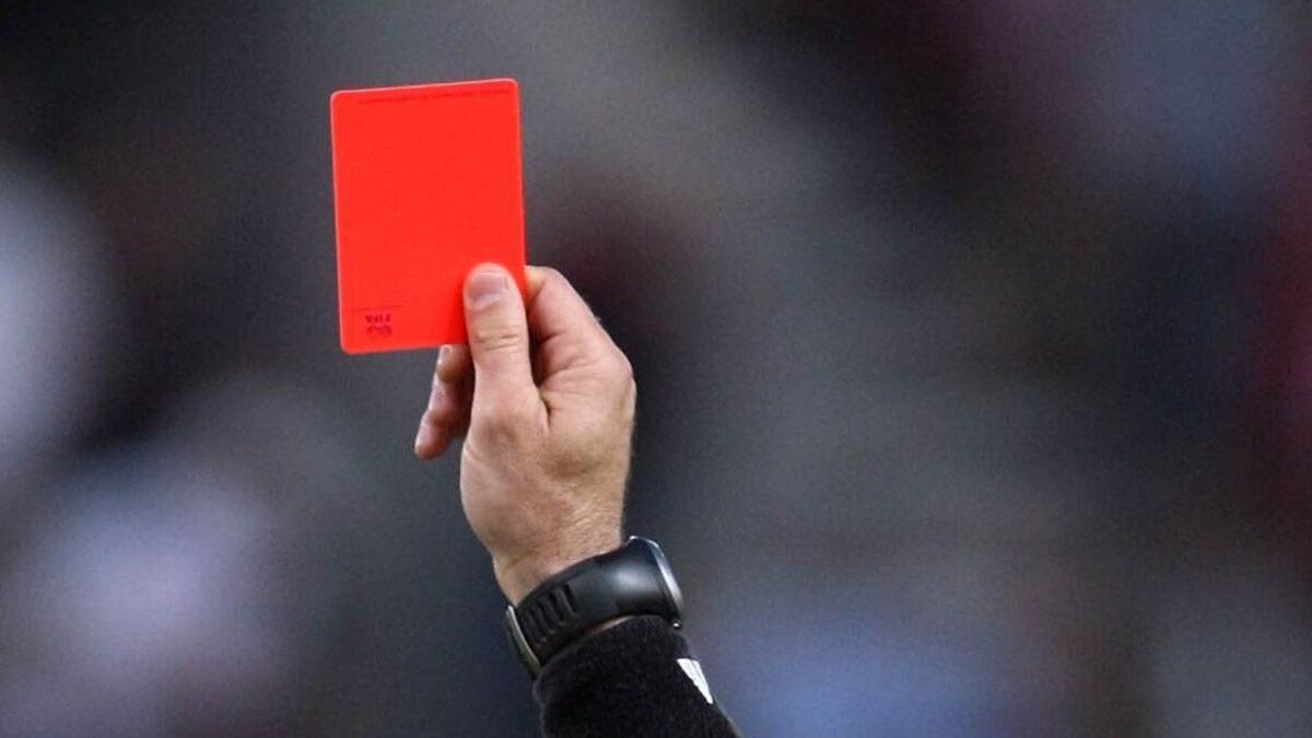 Η πρώτη τρανσέξουαλ διαιτητής είναι γεγονός (Βίντεο)