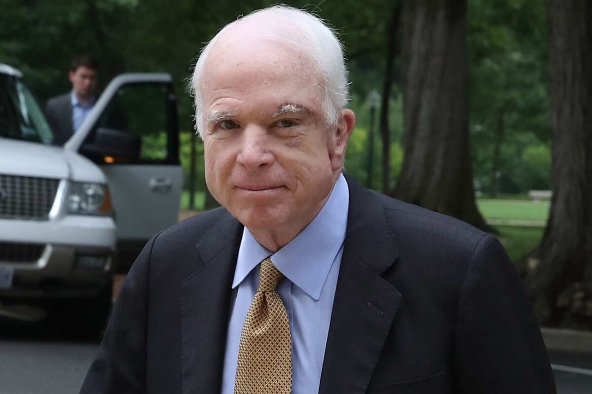 Έφυγε από την ζωή ο γερουσιαστής Τζον Μακέιν