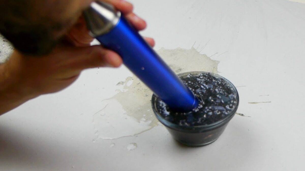 Έβαλε το iPhone X στο μίξερ και το… ήπιε! (Βίντεο)