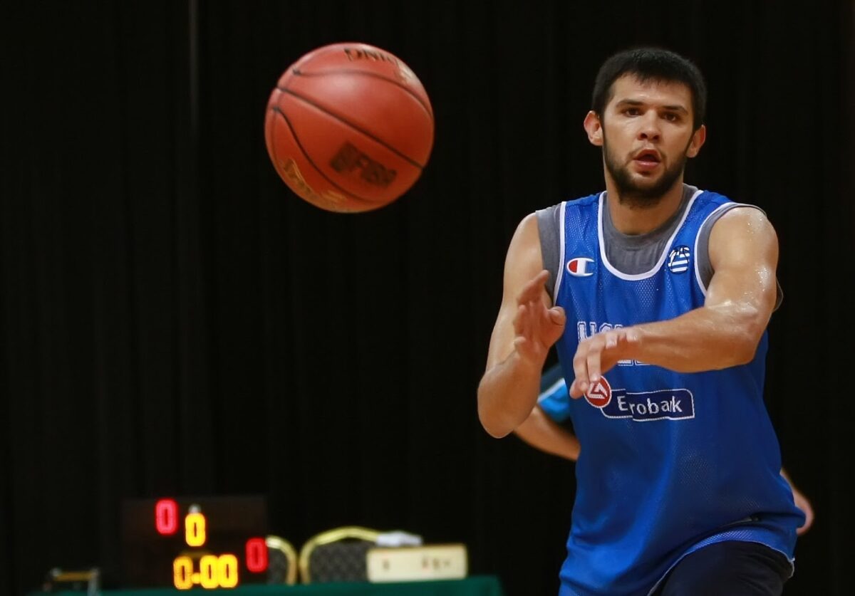 Ο Παπανικολάου ενεργοποίησε το συναγερμό εκκένωσης του γηπέδου!