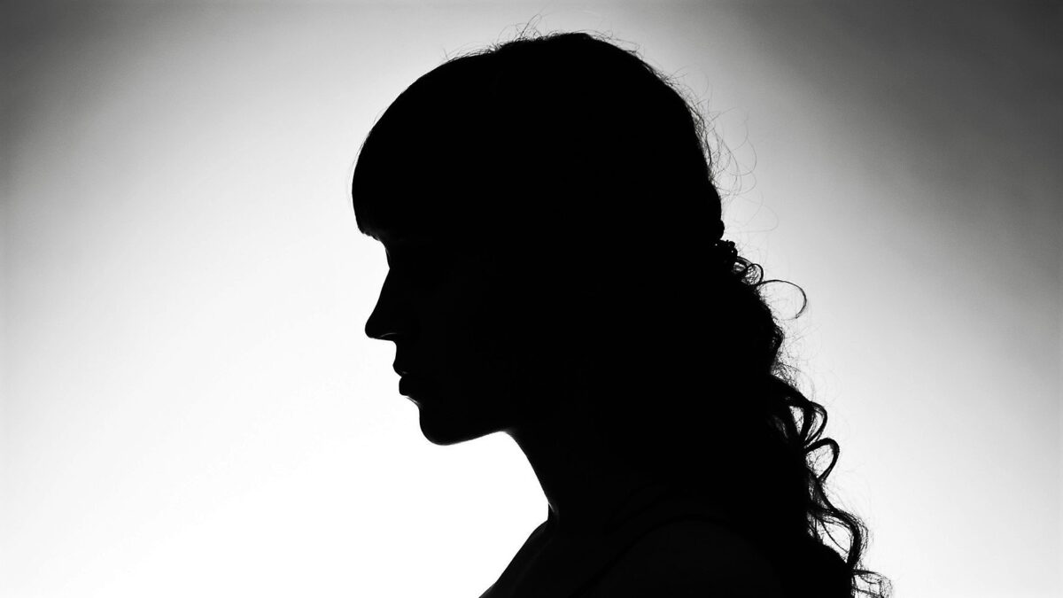 «Ο άντρας μου με πέταξε στο δρόμο μόνο με μια βαλίτσα» αποκάλυψε Ελληνίδα πρωταγωνίστρια!