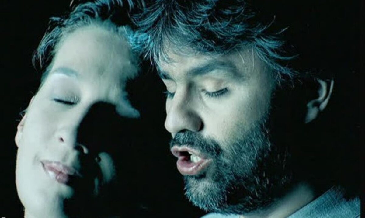 O mare e tu | Το σαγηνευτικό τραγούδι όπου η θάλασσα `δένει` με την αγάπη & την ευτυχία