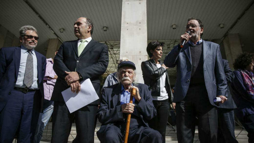 Στη ΓΑΔΑ για εξηγήσεις ο Λαφαζάνης με τον Γλέζο στο πλευρό του