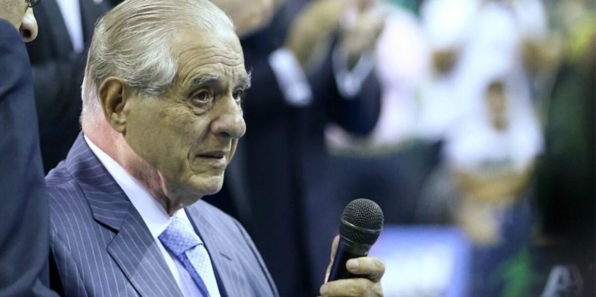 Ανατριχίλα στο ΟΑΚΑ για το λάβαρο με την μορφή του Παύλου Γιαννακόπουλου (Βίντεο)