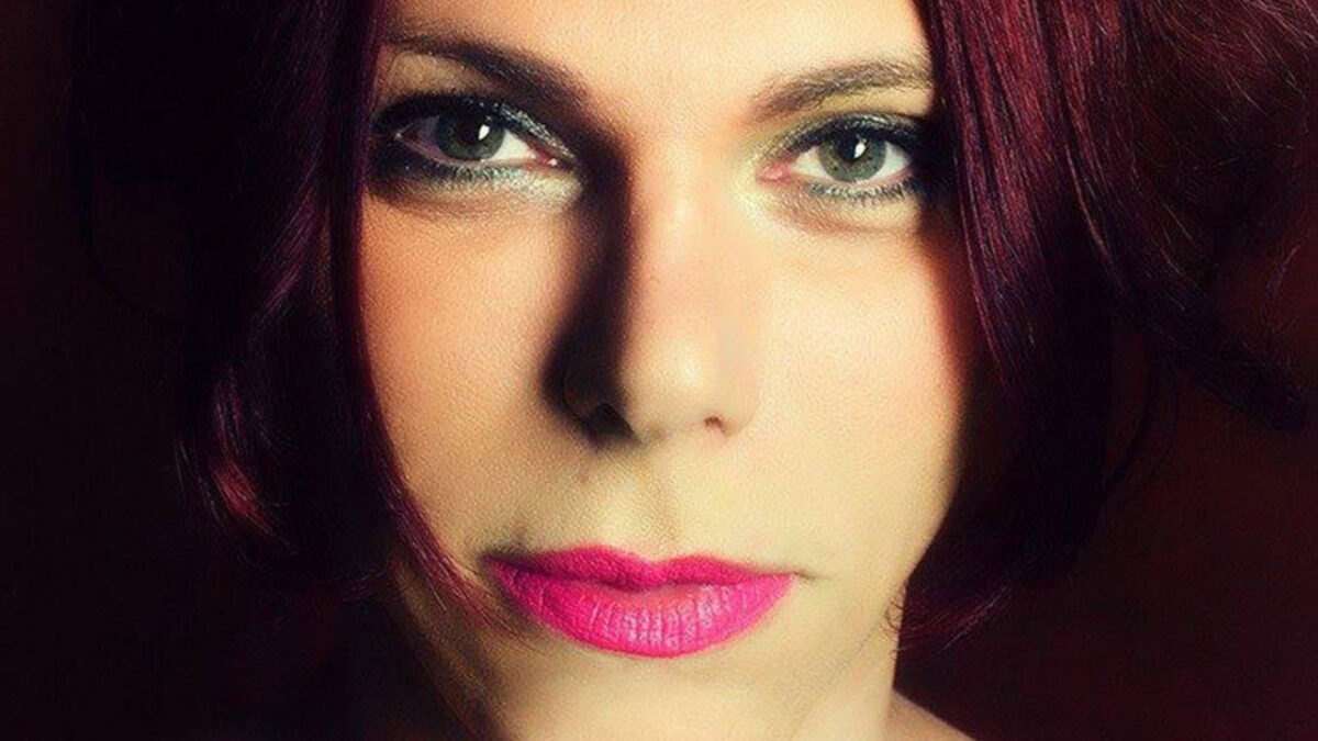 Φένια Αποστόλου | Οφείλουμε να ζήσουμε τη δική μας ζωή και όχι τη ζωή των άλλων.