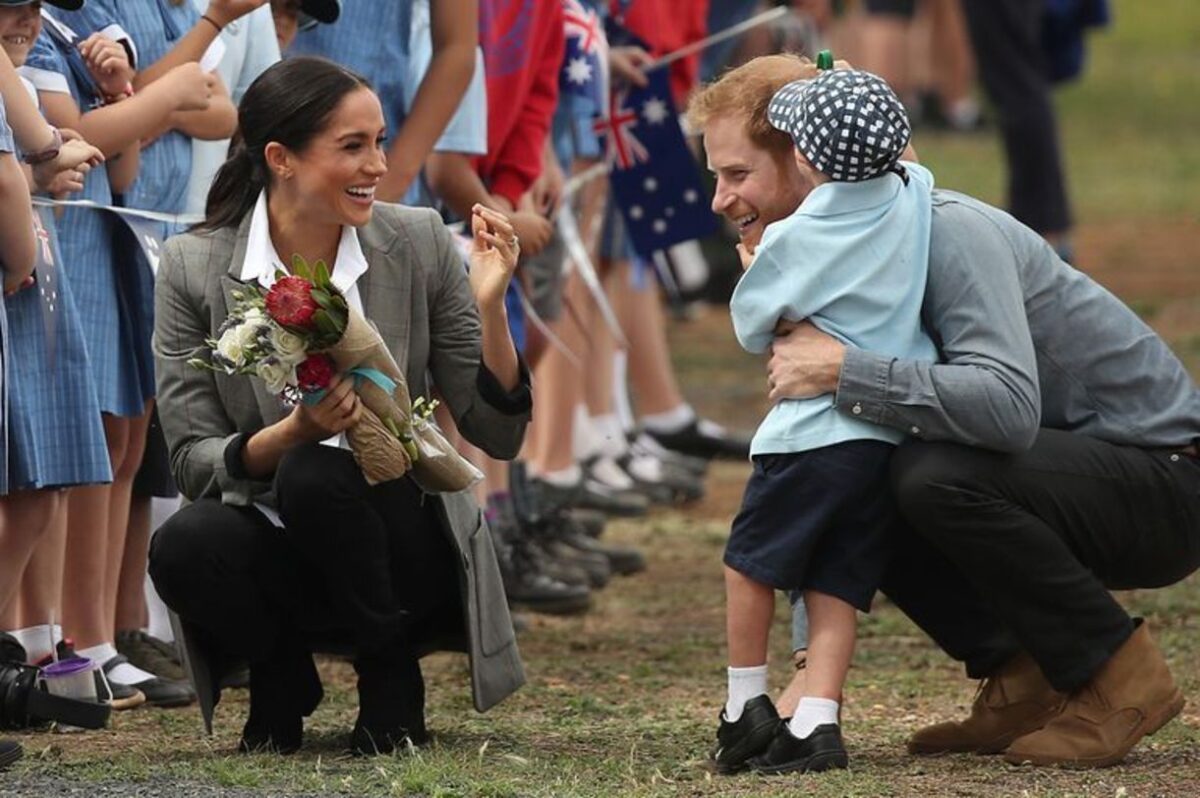 Πρίγκιπας Harry | 27 γλυκές στιγμές που αποδεικνύουν ότι θα γίνει ένας καλός μπαμπάς...