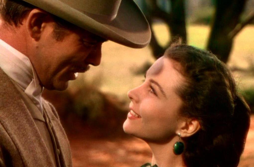 Jules Renard | Πείτε σε μια γυναίκα ότι πάνω στη γη δεν υπάρχει άλλη τέτοια και αμέσως για σας θα ανοίξουν όλες οι πόρτες.